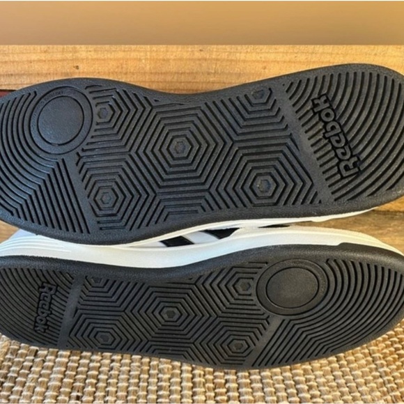 Essentially new Reeboks! - Picture 4 of 6